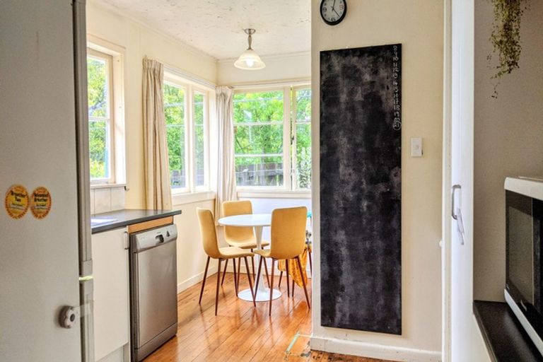 Photo of property in 1 Nikau Street, New Lynn, Auckland, 0600