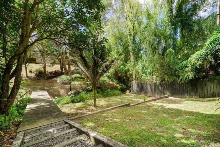 Photo of property in 26 Sunnyside Road, Sunnyvale, Auckland, 0612