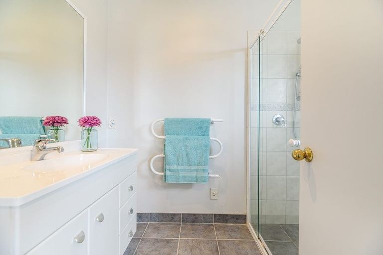 Photo of property in 595 Great South Road, Rosehill, Papakura, 2113