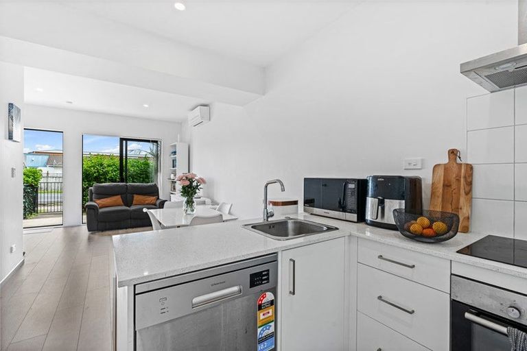 Photo of property in 5/122 Pooks Road, Ranui, Auckland, 0612