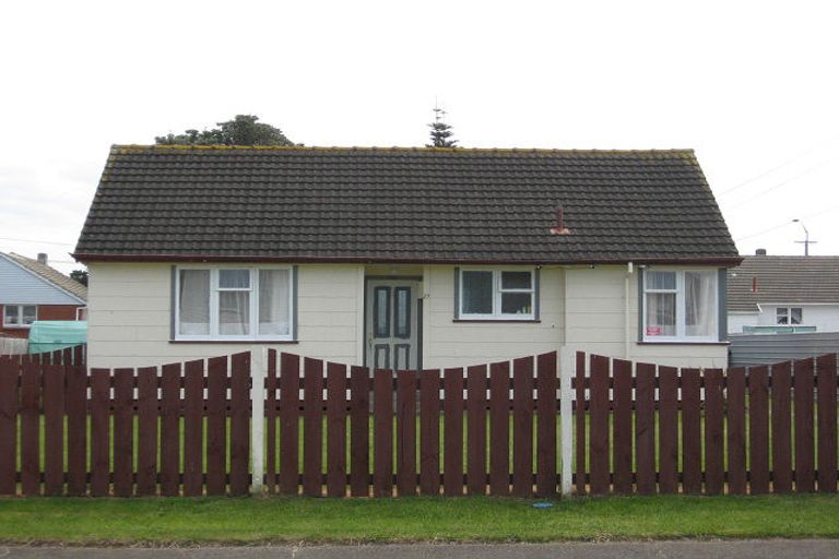 Photo of property in 27 Matipo Street, Castlecliff, Whanganui, 4501