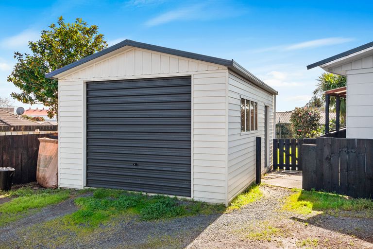 Photo of property in 106 Queen Street, Waiuku, 2123