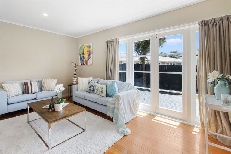 Photo of property in 2/40 Amberley Avenue, Te Atatu South, Auckland, 0610