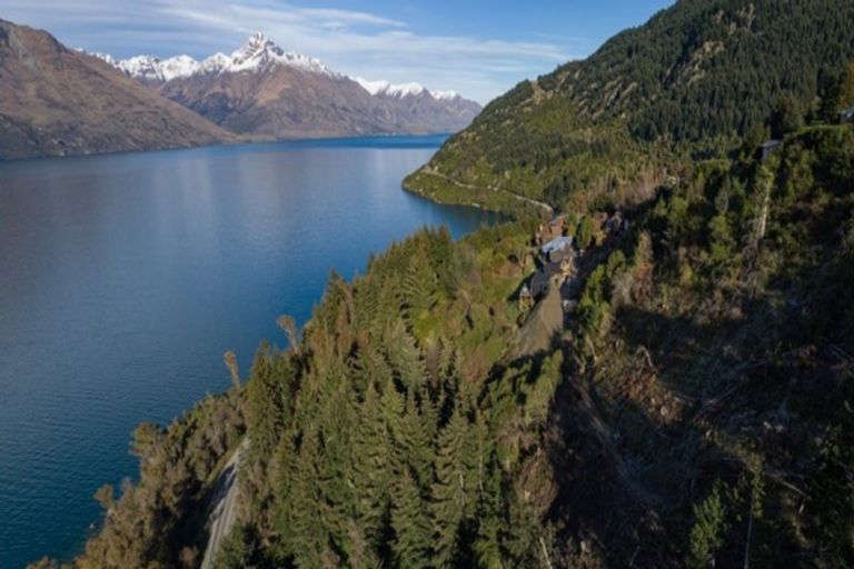 Photo of property in 34 Mckerrow Place, Sunshine Bay, Queenstown, 9300