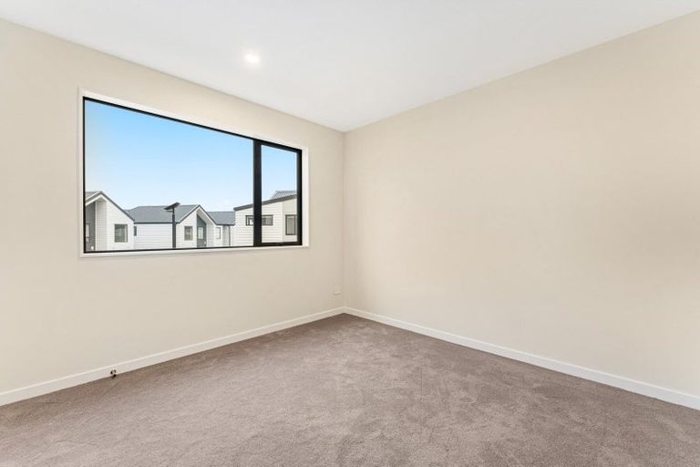 Photo of property in 10 Babos Avenue, Kumeu, 0810