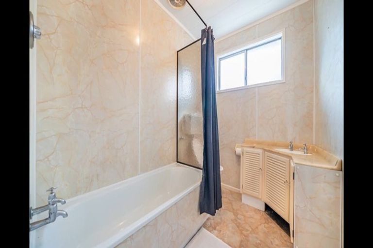 Photo of property in 2/5 Oregon Drive, Maoribank, Upper Hutt, 5018