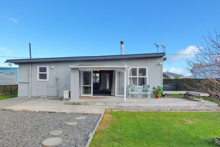 Photo of property in 27 Roore Street, Foxton Beach, Foxton, 4815