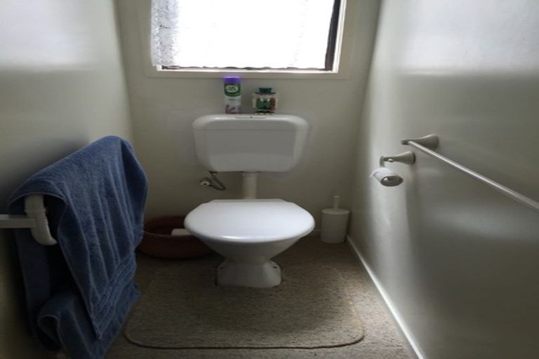 Photo of property in 1/3 Fayette Place, Te Atatu South, Auckland, 0610