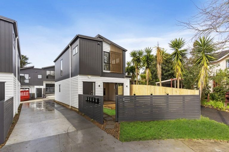 Photo of property in 8a Tahinga Street, Northcote, Auckland, 0627