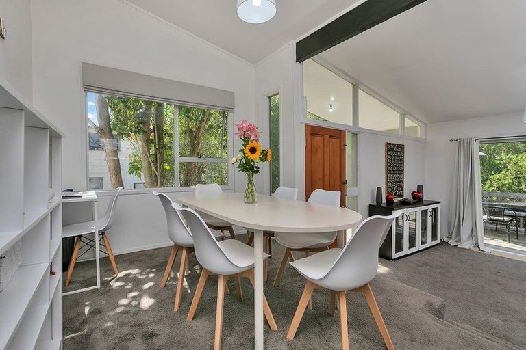 Photo of property in 10 Regency Place, Sunnynook, Auckland, 0632