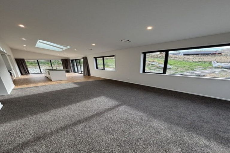 Photo of property in 10 Friesian Close, Jacks Point, 9371