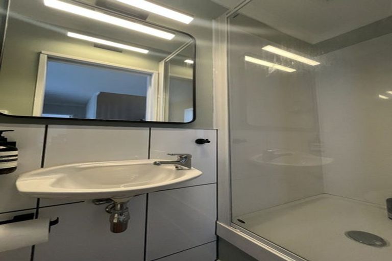 Photo of property in 29 Kiriwai Road, Paremata, Porirua, 5024