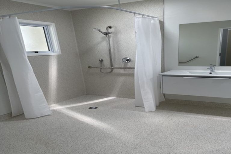 Photo of property in 2/5 Beach Street, Fitzroy, New Plymouth, 4312