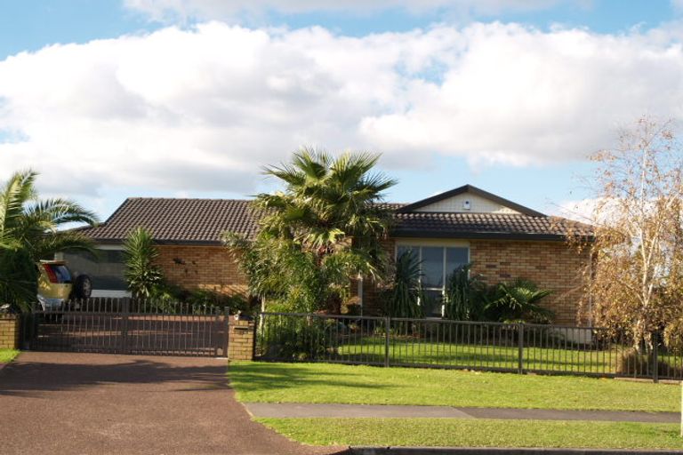 Photo of property in 40 Bob Charles Drive, Golflands, Auckland, 2013