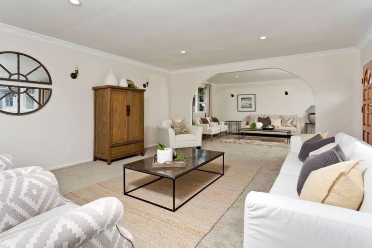 Photo of property in 18 Wykeham Place, Glenfield, Auckland, 0629