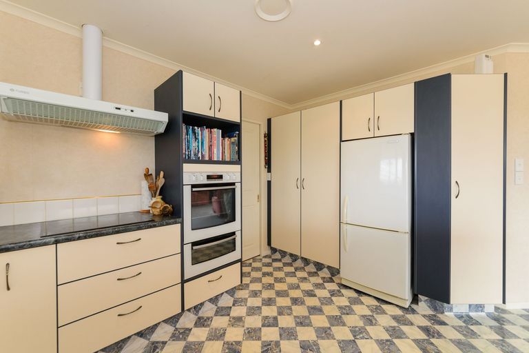 Photo of property in 53 Royal Oak Drive, Kelvin Grove, Palmerston North, 4414