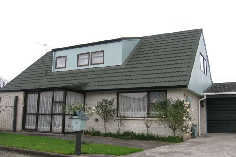 Photo of property in 5 Charisma Court, Kelvin Grove, Palmerston North, 4414