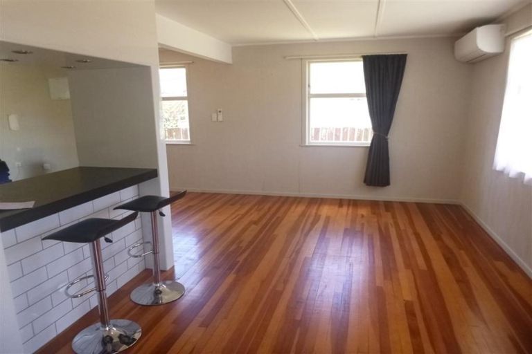 Photo of property in 12 Grant Place, Greenmeadows, Napier, 4112