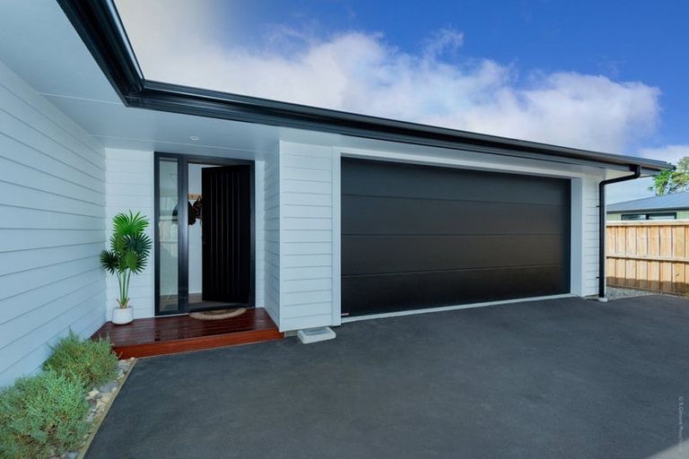 Photo of property in 6 Classic Lane, Rolleston, 7614