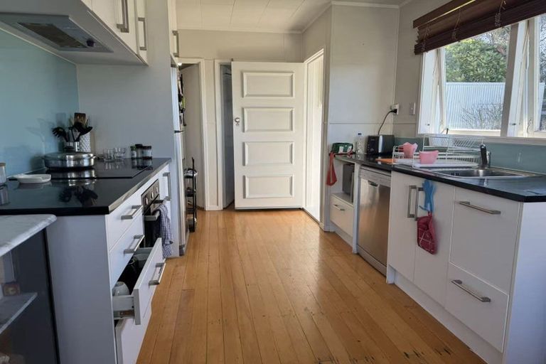 Photo of property in 959a Beach Road, Torbay, Auckland, 0630