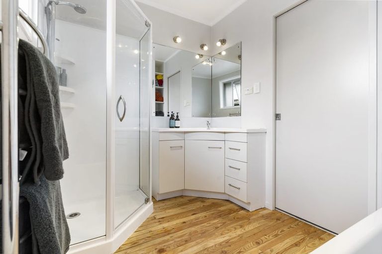 Photo of property in 17 Marcel Place, Glenfield, Auckland, 0629