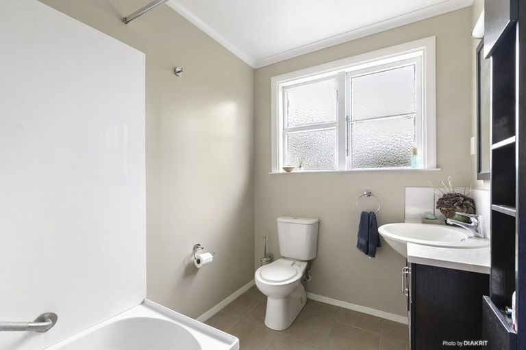 Photo of property in 23 Aplin Terrace, Ngaio, Wellington, 6035