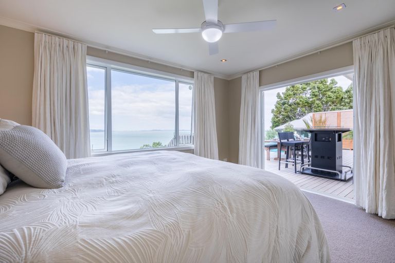 Photo of property in 32 Arama Avenue, Titirangi, Auckland, 0604