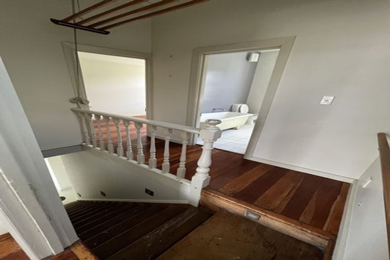 Photo of property in 14 Edge Hill, Mount Victoria, Wellington, 6011