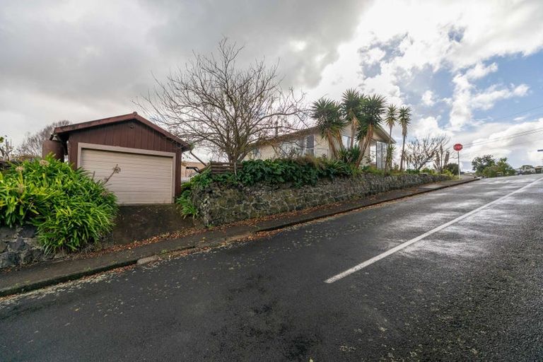 Photo of property in 116 Island Bay Road, Beach Haven, Auckland, 0626