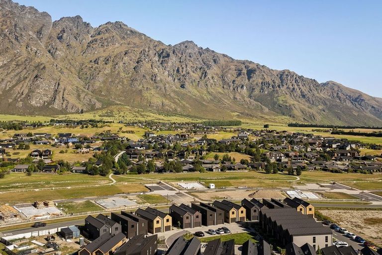 Photo of property in 33 Ryan Loop, Jacks Point, 9371