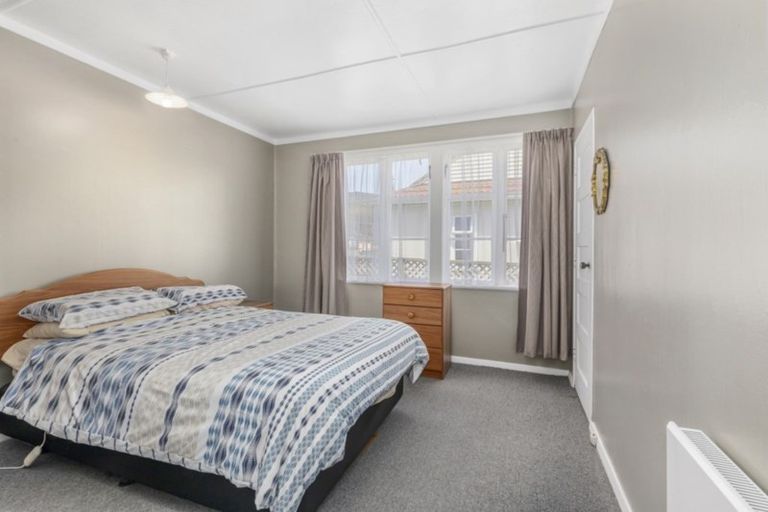 Photo of property in 127 Waddington Drive, Naenae, Lower Hutt, 5011