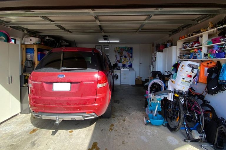 Photo of property in 10 St Simon Place, Botany Downs, Auckland, 2010