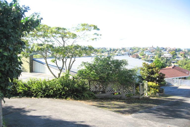 Photo of property in 141 Bleakhouse Road, Mellons Bay, Auckland, 2014