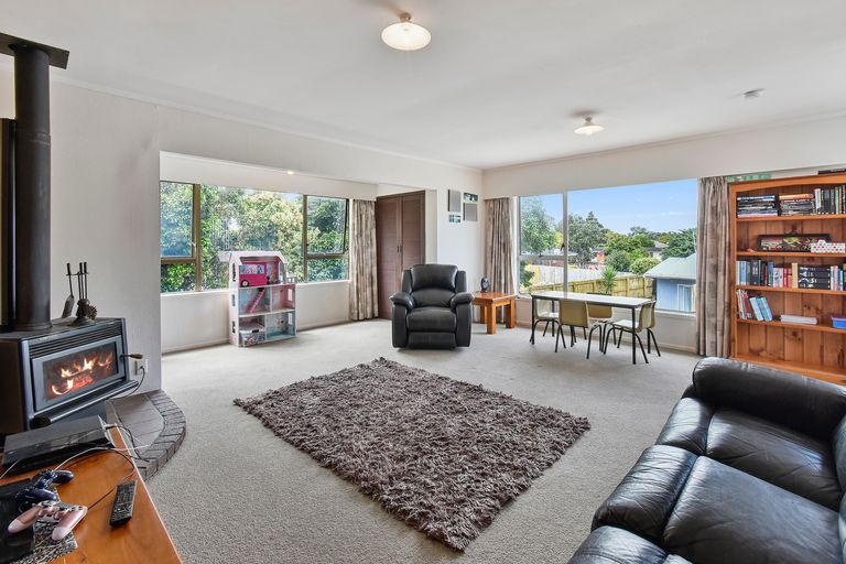 Photo of property in 6 Mcinnes Road, Weymouth, Auckland, 2103