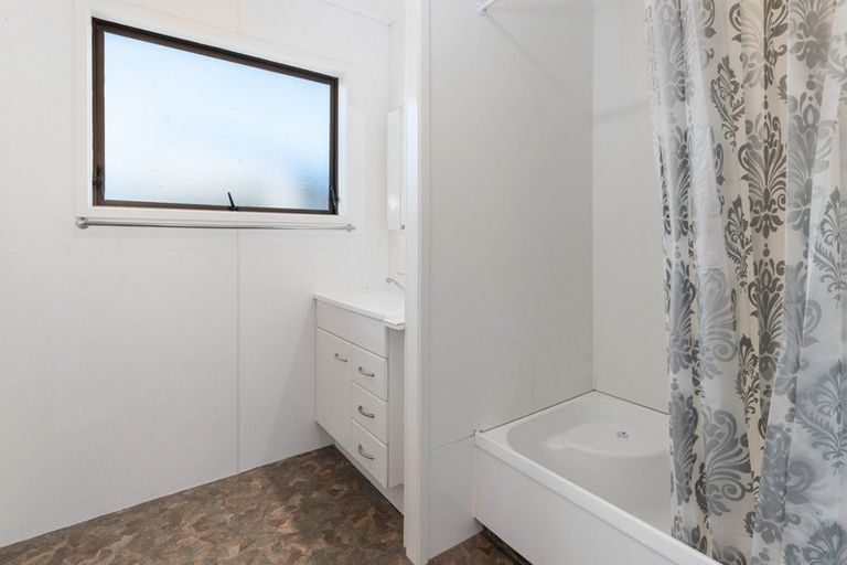 Photo of property in 8 Taurus Place, Kawaha Point, Rotorua, 3010