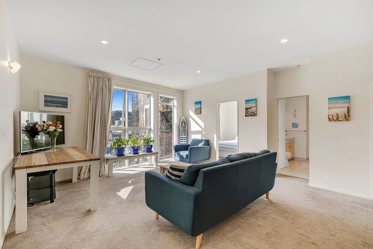 Photo of property in Stadium Garden Flats, 402/107 Thorndon Quay, Pipitea, Wellington, 6011