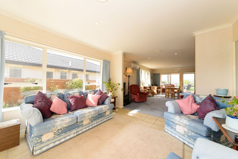 Photo of property in 53 Royal Oak Drive, Kelvin Grove, Palmerston North, 4414