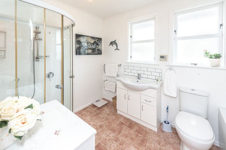 Photo of property in 2 Borlase Place, Aramoho, Whanganui, 4500