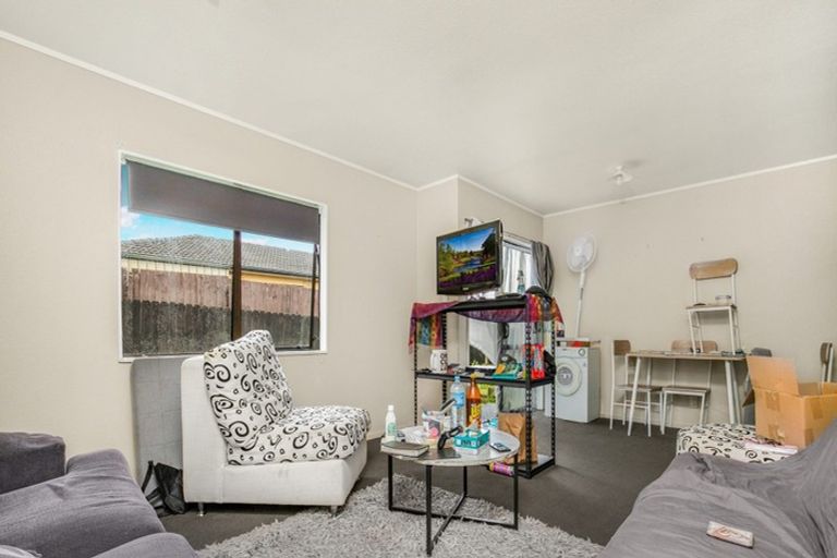 Photo of property in 1/9 Maplesden Drive, Clendon Park, Auckland, 2103