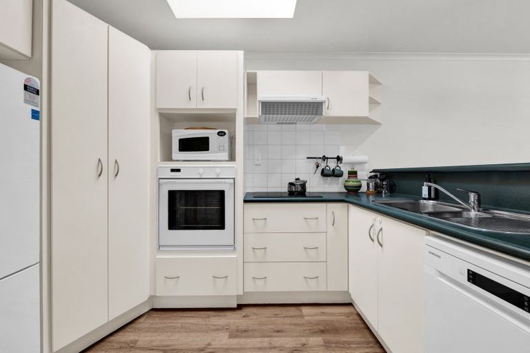 Photo of property in 15a Bulteel Street, New Plymouth, 4310