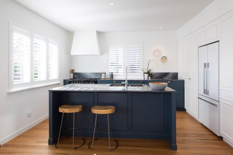 Photo of property in 68 St Michaels Avenue, Point Chevalier, Auckland, 1022