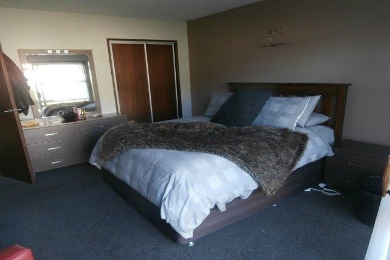 Photo of property in 1/5 Salford Avenue, Redwood, Christchurch, 8051