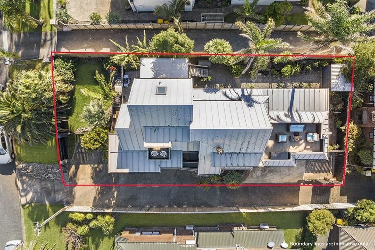 Photo of property in 2/8 Newburn Road, Waiake, Auckland, 0630