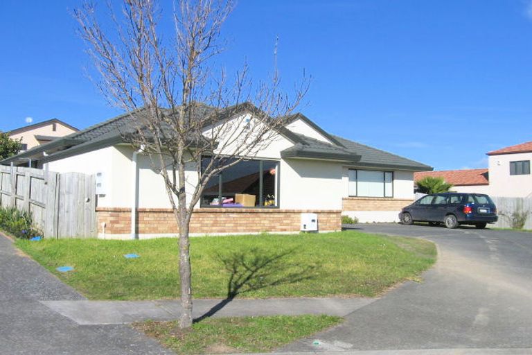 Photo of property in 15 Conacher Close, East Tamaki Heights, Auckland, 2016