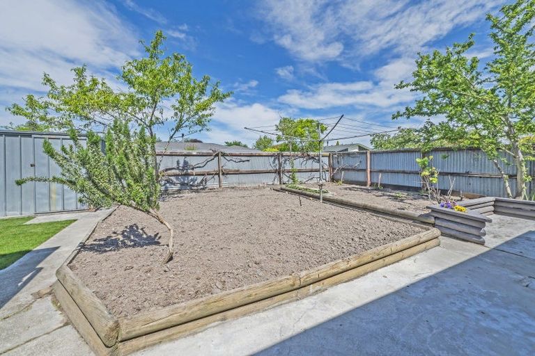 Photo of property in 15 Geddis Street, Rangiora, 7400