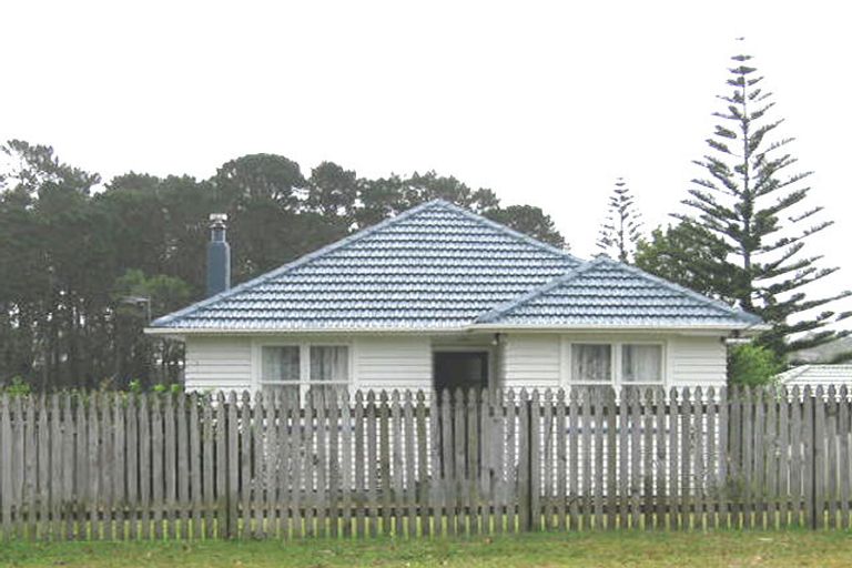 Photo of property in 65a Farquhar Road, Glendene, Auckland, 0602