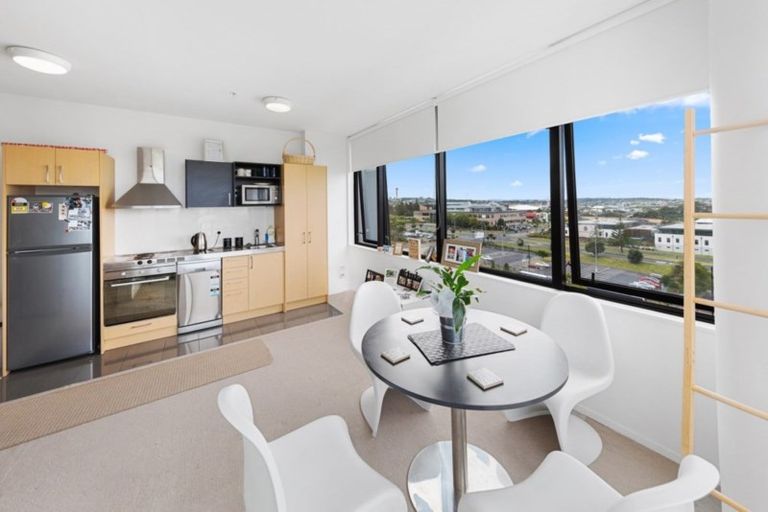 Photo of property in Twin Towers, 707/17 Putney Way, Manukau, Auckland, 2104
