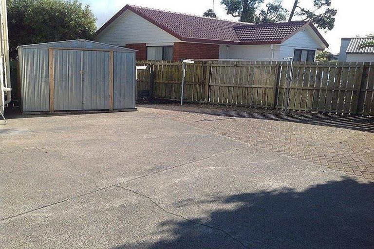 Photo of property in 48 De Quincey Terrace, Highland Park, Auckland, 2010