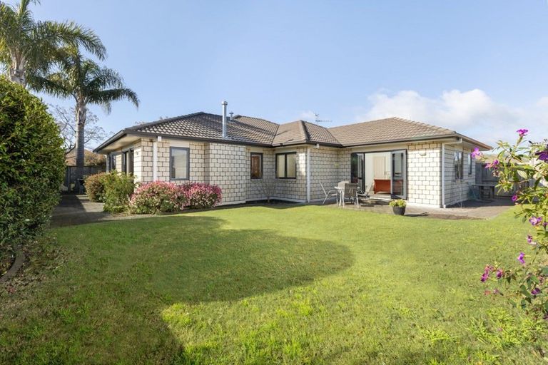 Photo of property in 1 Madeira Close, Papamoa Beach, Papamoa, 3118