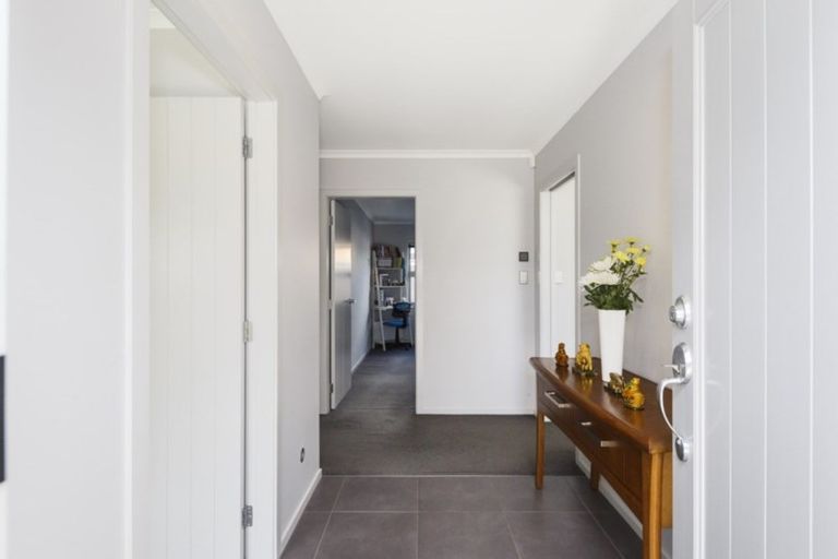 Photo of property in 8 Lorenzo Place, Kelvin Grove, Palmerston North, 4414